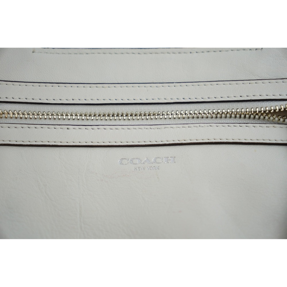 Coach Leather Cutout Handle Clutch Bag Womens White Zipper Pocket Fair - Picture 2 of 12